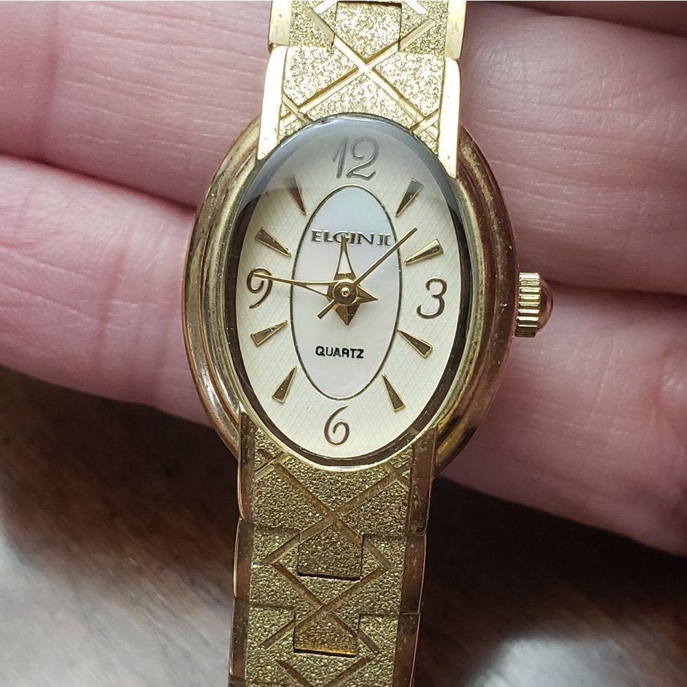 ELGIN II Ladies Wrist Watch Goldtone Slim Band